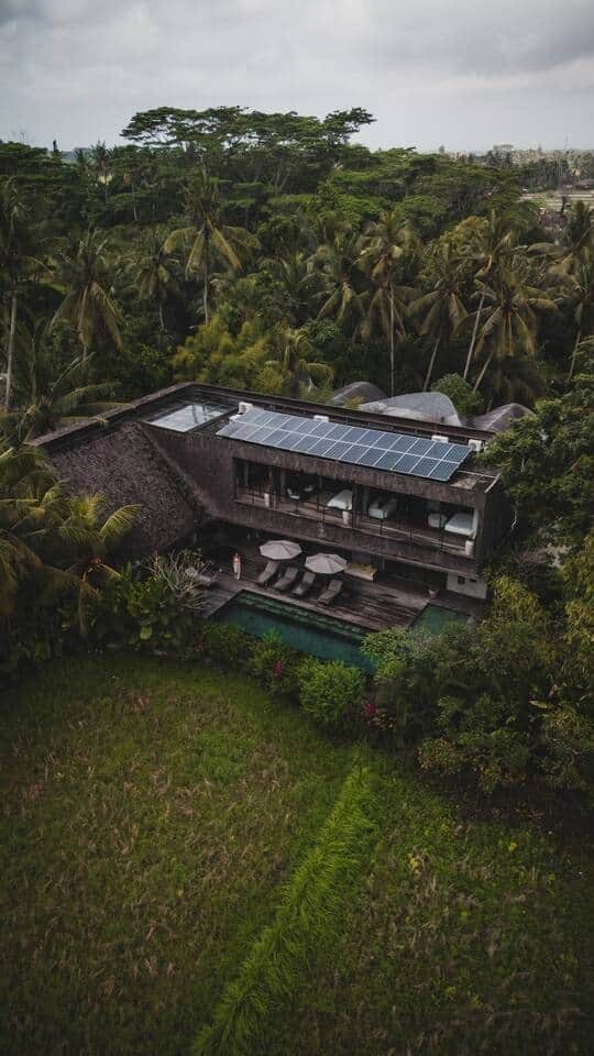 Vista aérea de la villa entre la naturaleza de Bali